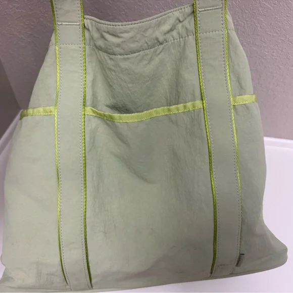 Lululemon Athletica Sage Tote with Neon Green Straps - Picture 3 of 5